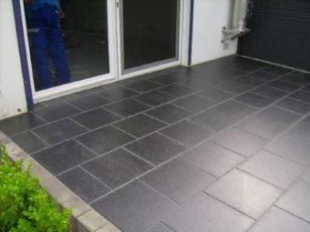 Terrasse mit heller Einfassung